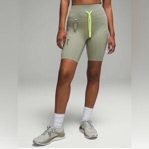 Lululemon Cargo Super-High-Rise Hiking Short Laurel Green Size 2